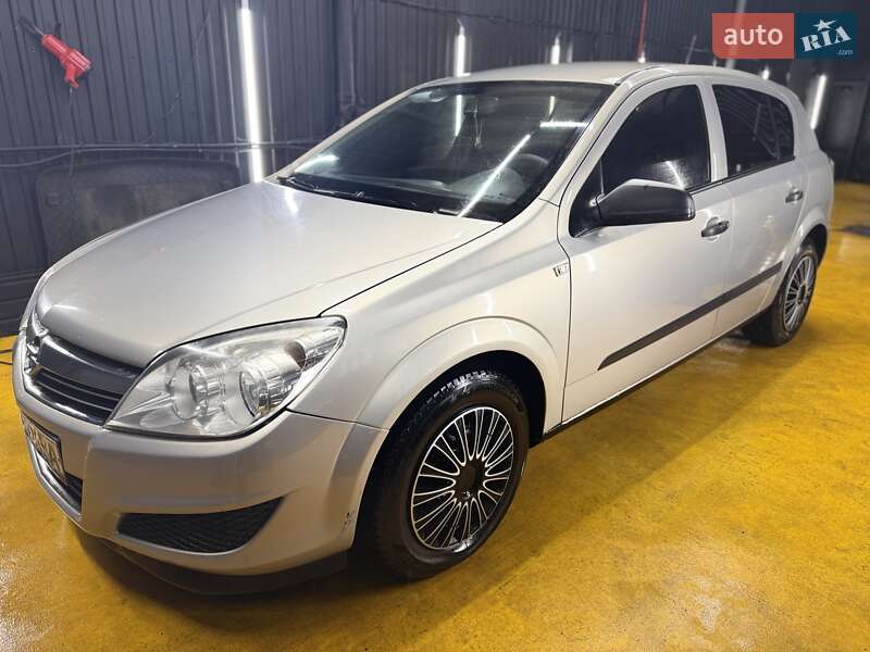 Хэтчбек Opel Astra 2007 в Львове