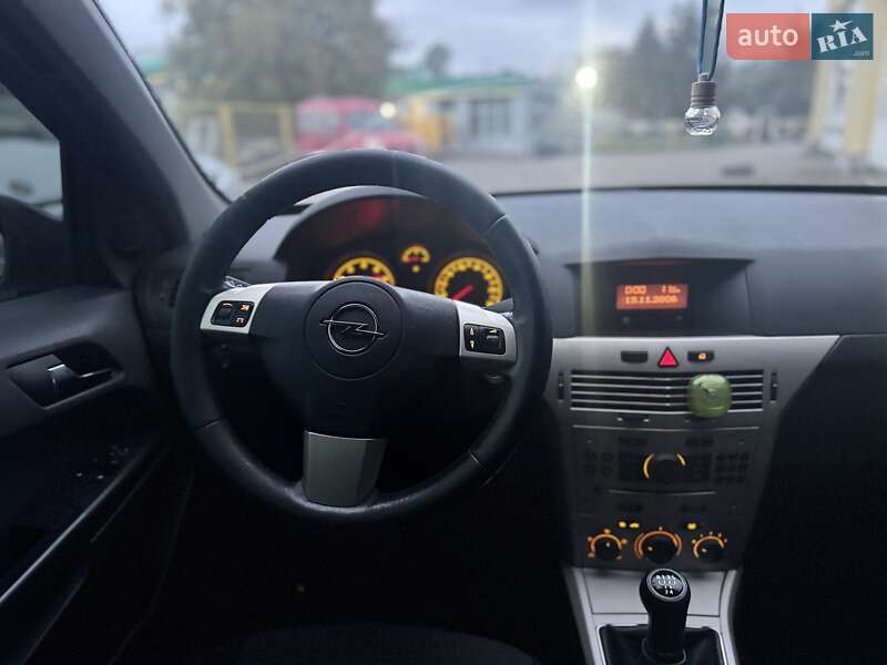 Хэтчбек Opel Astra 2007 в Львове