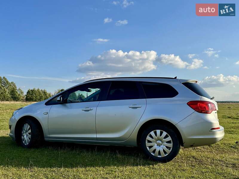 Универсал Opel Astra 2014 в Старой Выжевке