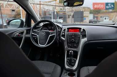 Универсал Opel Astra 2013 в 