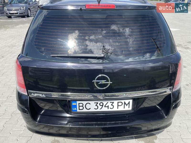 Универсал Opel Astra 2008 в Хырове