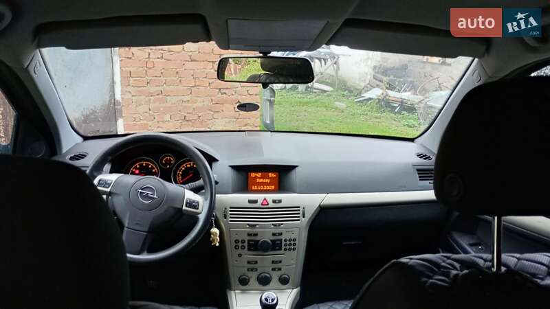 Универсал Opel Astra 2008 в Хырове