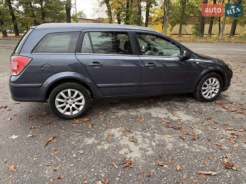 Универсал Opel Astra 2009 в Полтаве