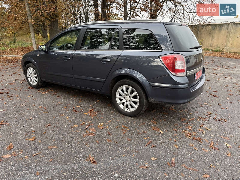 Универсал Opel Astra 2009 в Полтаве