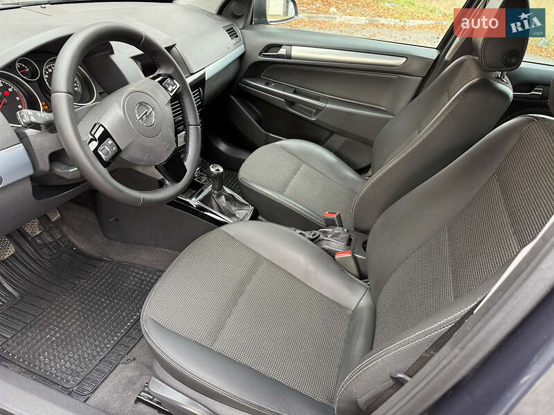 Универсал Opel Astra 2009 в Полтаве