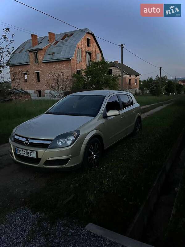 Хетчбек Opel Astra 2004 в Дрогобичі