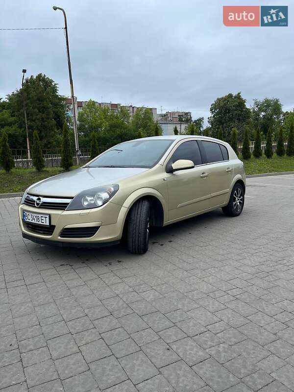Хетчбек Opel Astra 2004 в Дрогобичі