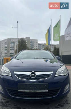 Универсал Opel Astra 2011 в 