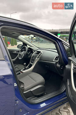 Универсал Opel Astra 2011 в 