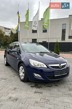 Универсал Opel Astra 2011 в Луцке