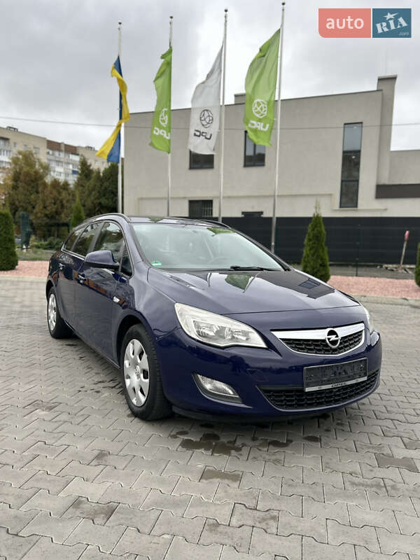 Универсал Opel Astra 2011 в 