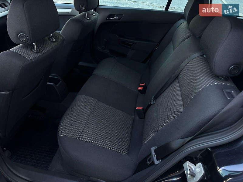 Универсал Opel Astra 2006 в Луцке