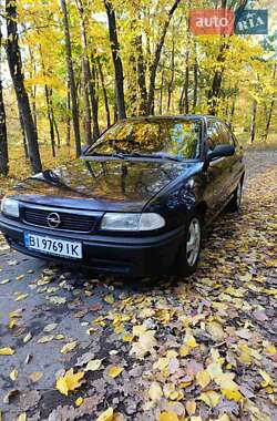 Хэтчбек Opel Astra 1995 в Лубнах