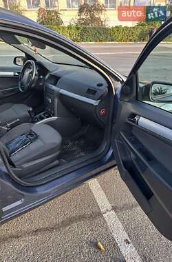 Универсал Opel Astra 2006 в 