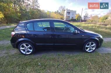 Хэтчбек Opel Astra 2004 в 
