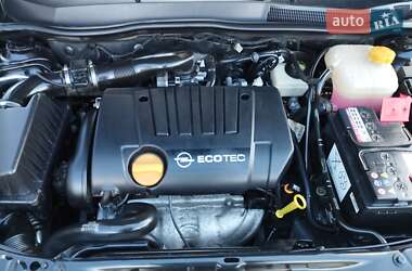 Хэтчбек Opel Astra 2004 в 