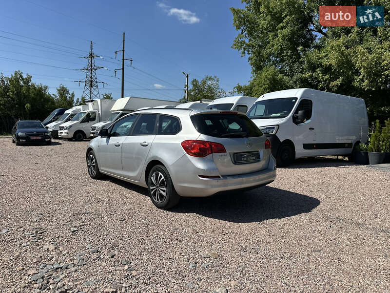 Универсал Opel Astra 2011 в Ровно