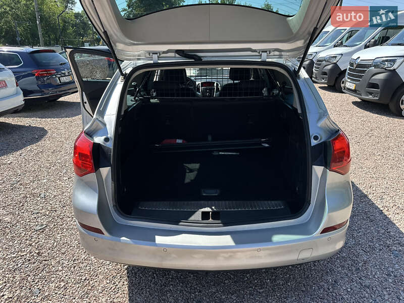 Универсал Opel Astra 2011 в Ровно