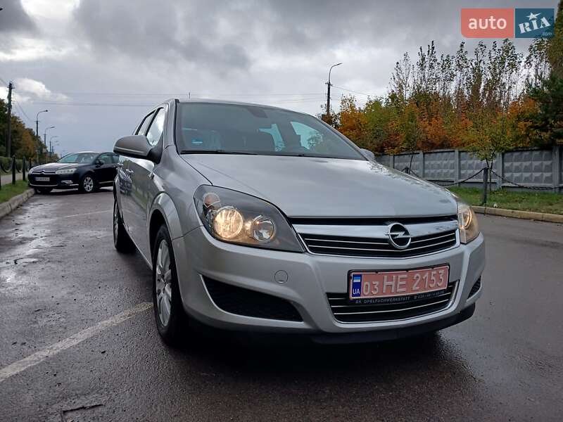 Универсал Opel Astra 2010 в Луцке