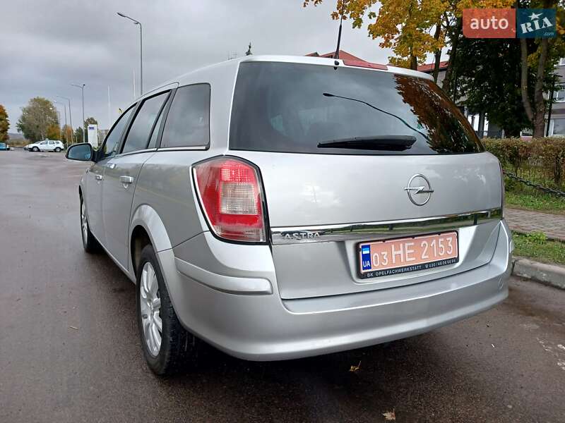 Универсал Opel Astra 2010 в Луцке