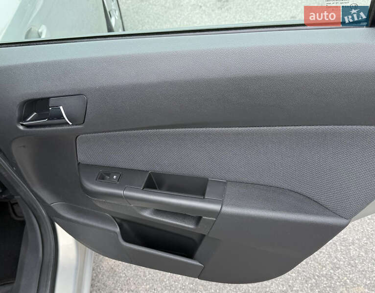 Универсал Opel Astra 2006 в Виннице