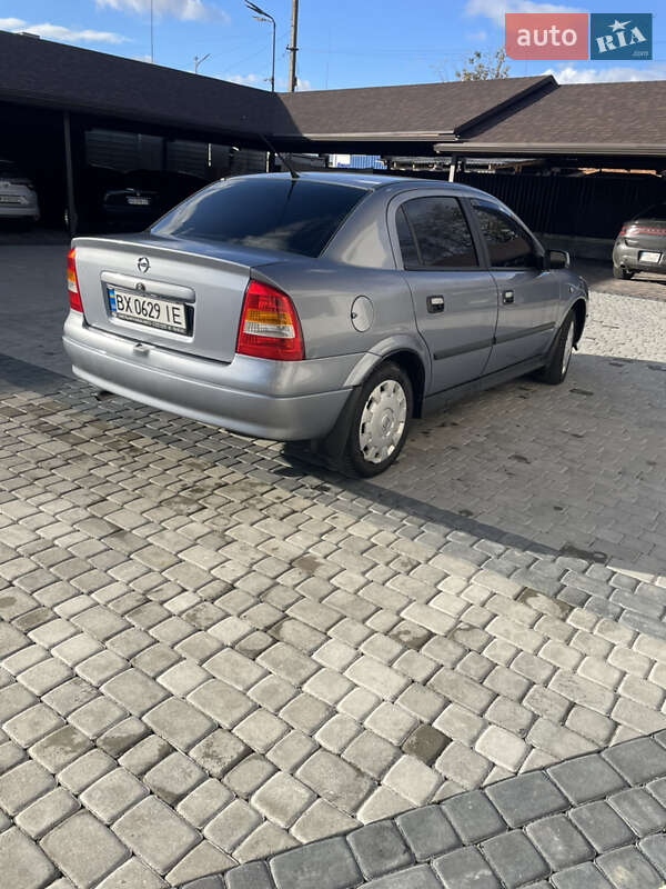 Седан Opel Astra 2007 в Староконстантинове