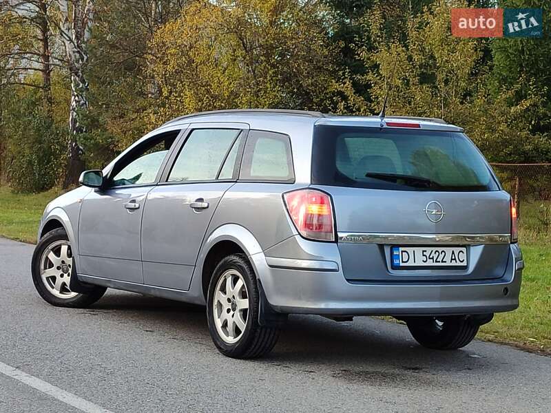 Универсал Opel Astra 2005 в Старом Самборе