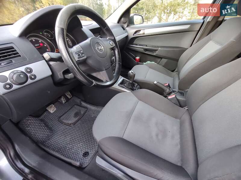 Универсал Opel Astra 2005 в Старом Самборе