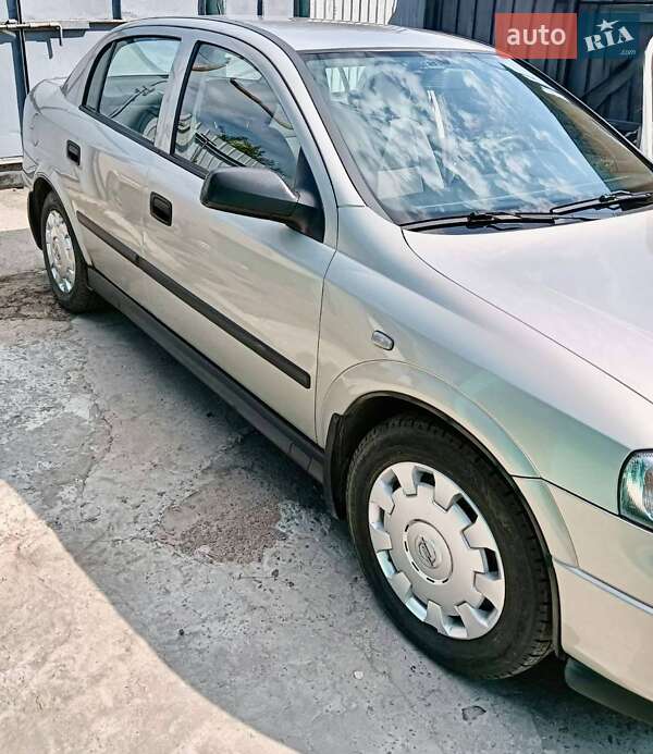 Седан Opel Astra 2008 в Шостке