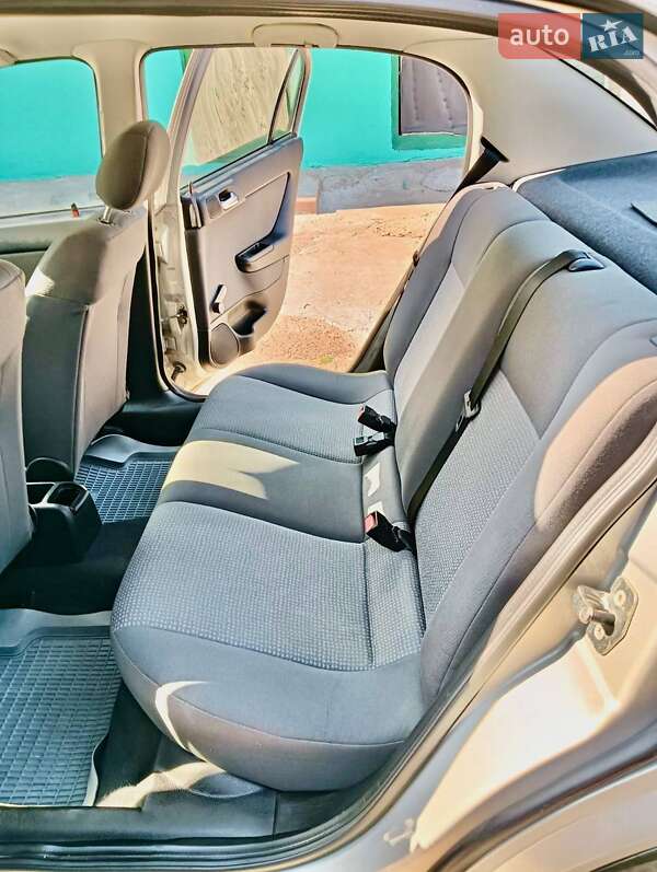Седан Opel Astra 2008 в Шостке