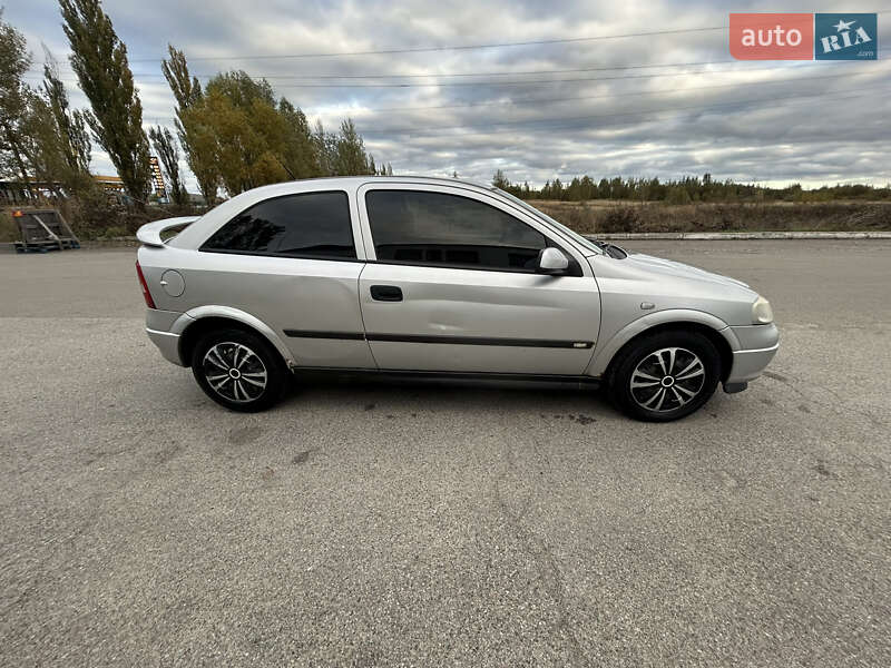 Хэтчбек Opel Astra 2000 в Немишаево