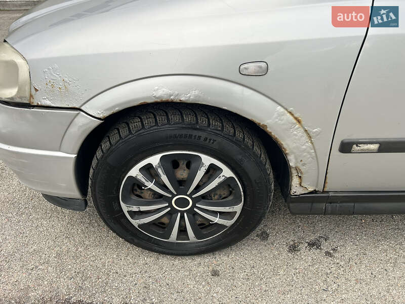 Хэтчбек Opel Astra 2000 в Немишаево