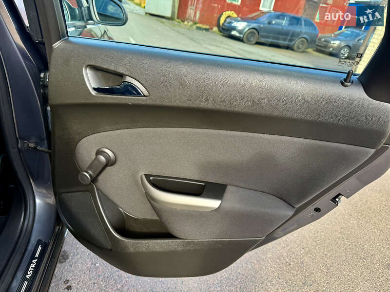 Универсал Opel Astra 2011 в Ровно фото 21 Универсал Opel Astra 2011 в Ровно