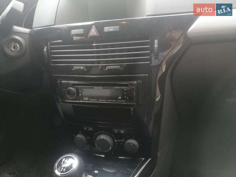 Универсал Opel Astra 2010 в Тернополе