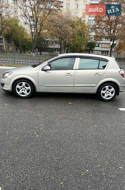 Хэтчбек Opel Astra 2006 в 