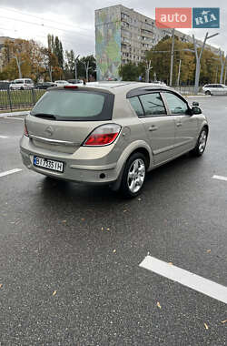 Хэтчбек Opel Astra 2006 в 