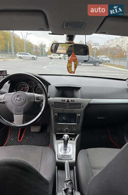 Хэтчбек Opel Astra 2006 в 
