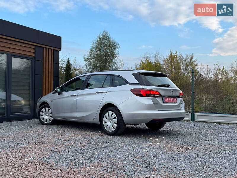 Универсал Opel Astra 2018 в Дрогобыче