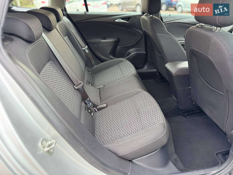 Универсал Opel Astra 2018 в Дрогобыче