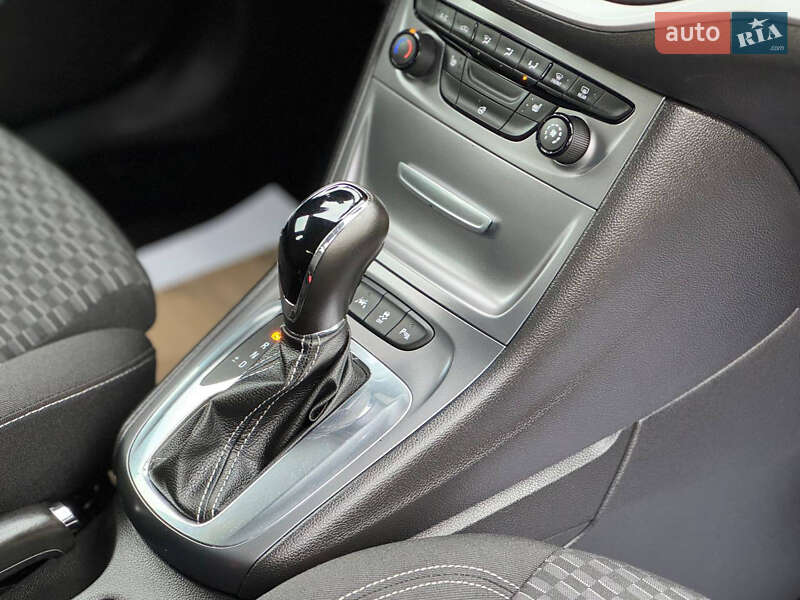 Универсал Opel Astra 2018 в Дрогобыче
