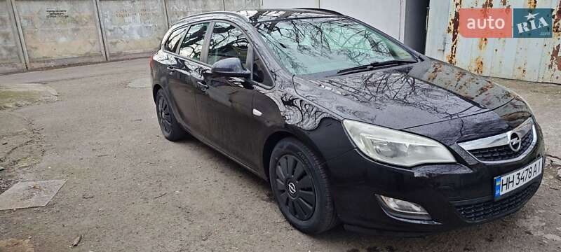 Універсал Opel Astra 2011 в Одесі
