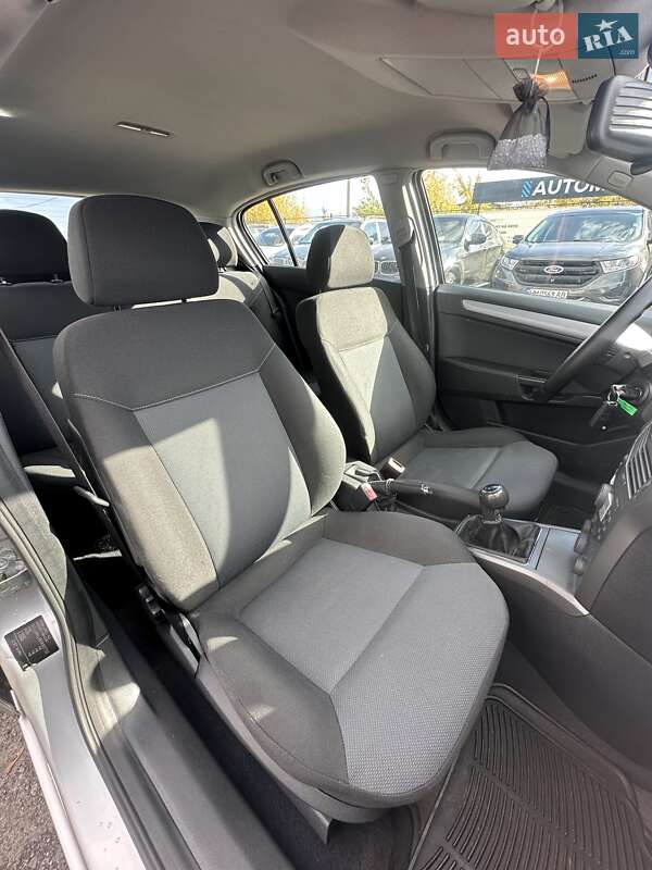 Хэтчбек Opel Astra 2005 в Белогородке