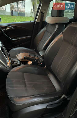 Універсал Opel Astra 2012 в 