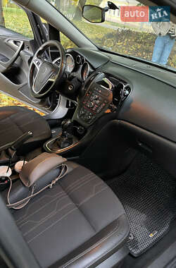 Універсал Opel Astra 2012 в 