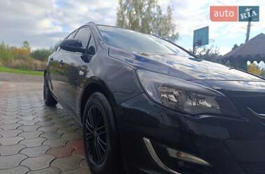 Универсал Opel Astra 2012 в 