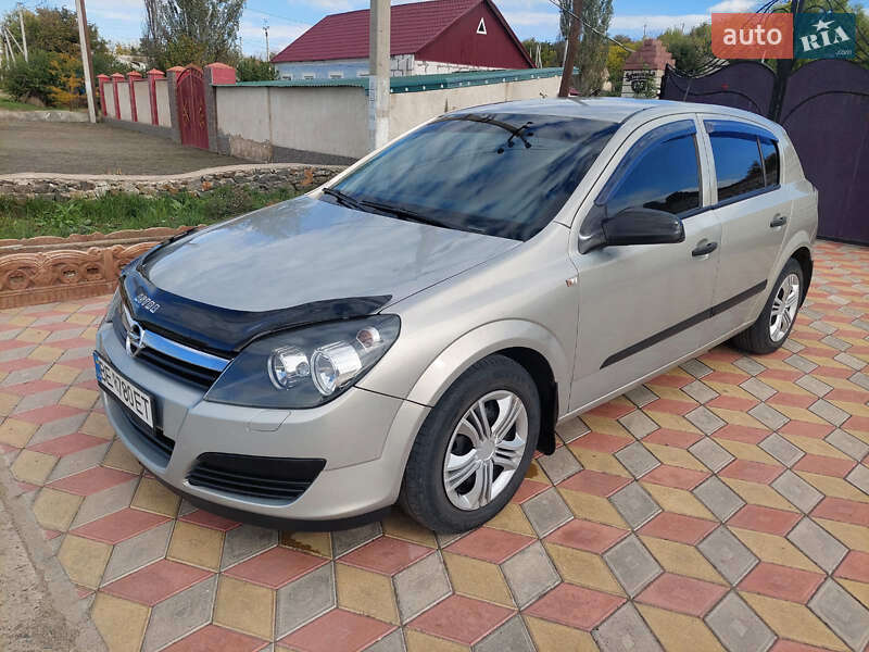 Хэтчбек Opel Astra 2006 в 