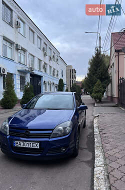 Хэтчбек Opel Astra 2005 в 