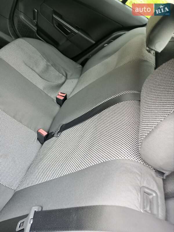 Хетчбек Opel Astra 2006 в Києві фото 6 Хетчбек Opel Astra 2006 в Києві