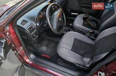 Седан Opel Astra 2003 в 