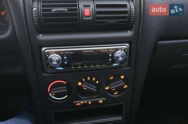 Седан Opel Astra 2003 в 